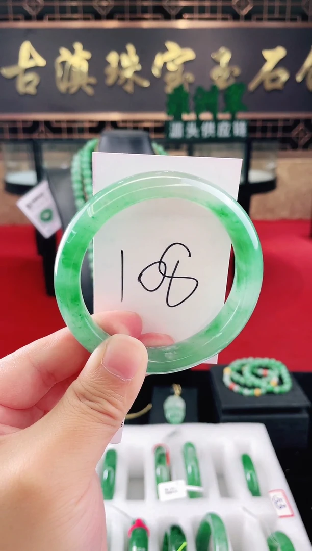 未镶嵌手镯石英质玉（非洲翠）微瑕介意勿拍