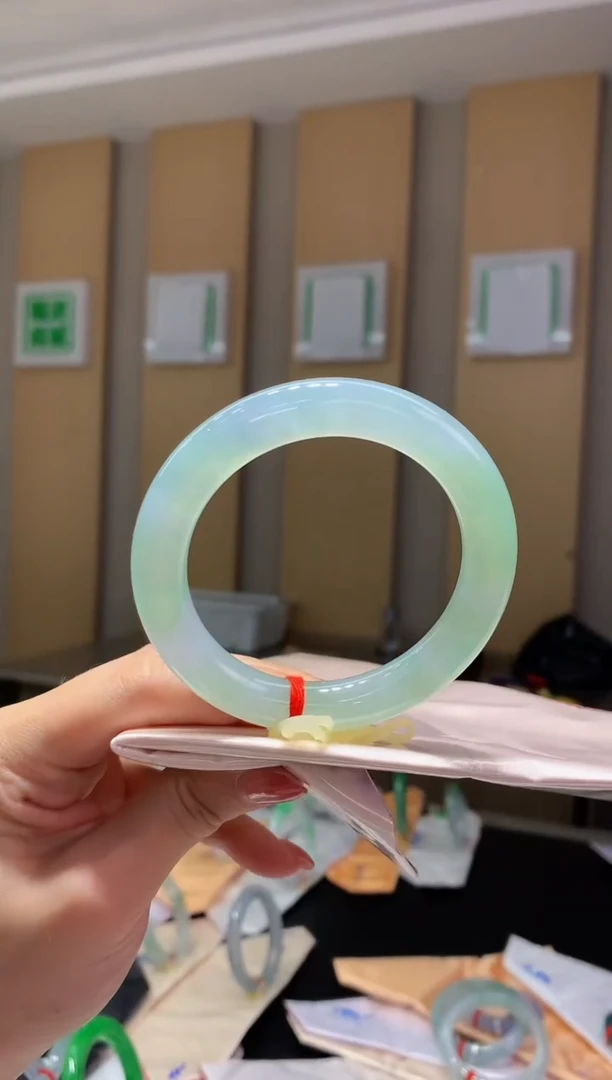 未镶嵌手镯翡翠- Q12圈口56.1 全款15万 定金2万