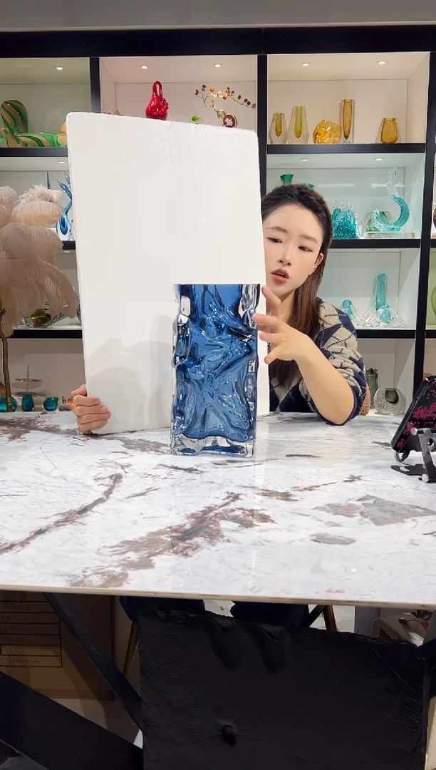 设计师款蓝色花瓶