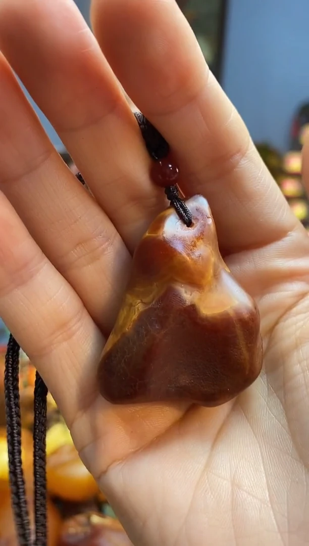 未镶嵌颈饰琥珀吊坠