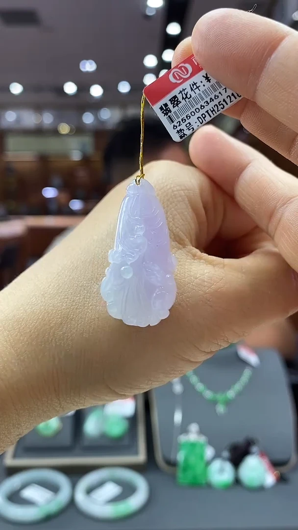 颈饰未镶嵌翡翠白菜