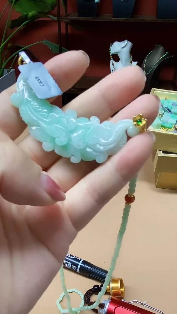 颈饰未镶嵌翡翠吊坠