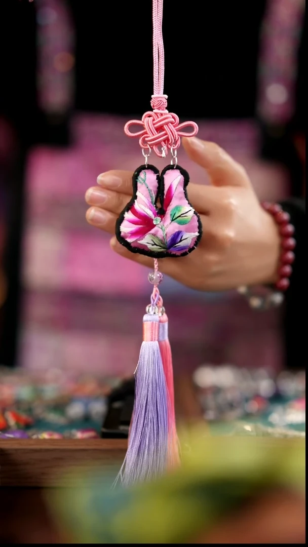 刺绣私人定制苗族手工Q464