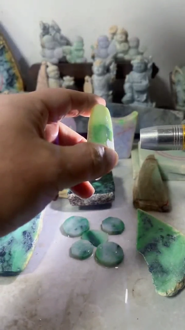 【闪购商品】翡翠吊坠(不含链)未镶嵌A328