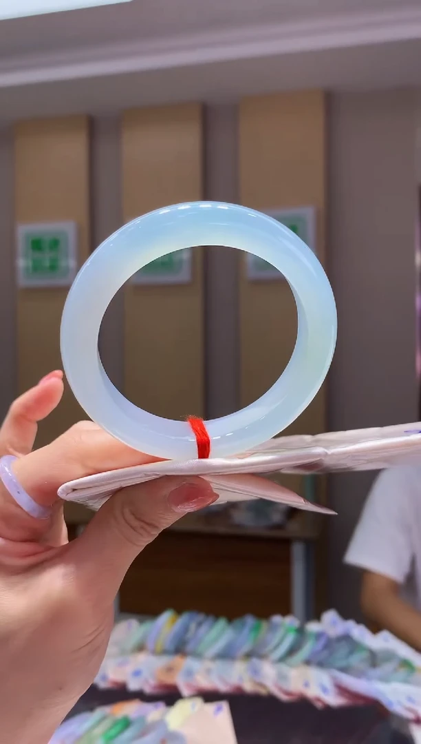 翡翠手镯未镶嵌-Q311圈口56.1*11.8*9.5