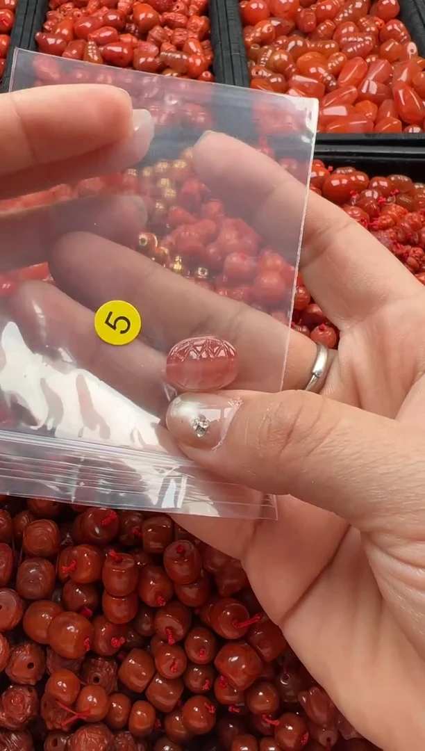 【闪购商品】南红玛瑙颈饰未镶嵌1