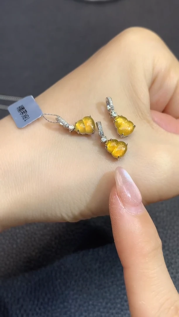 吊坠(不含链)18K金镶嵌翡翠A53  多样性发一件