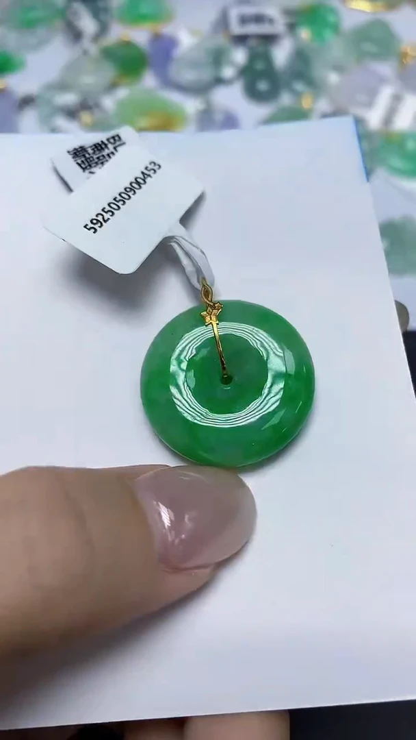 翡翠18K金镶嵌颈饰天然缅甸翡翠A货