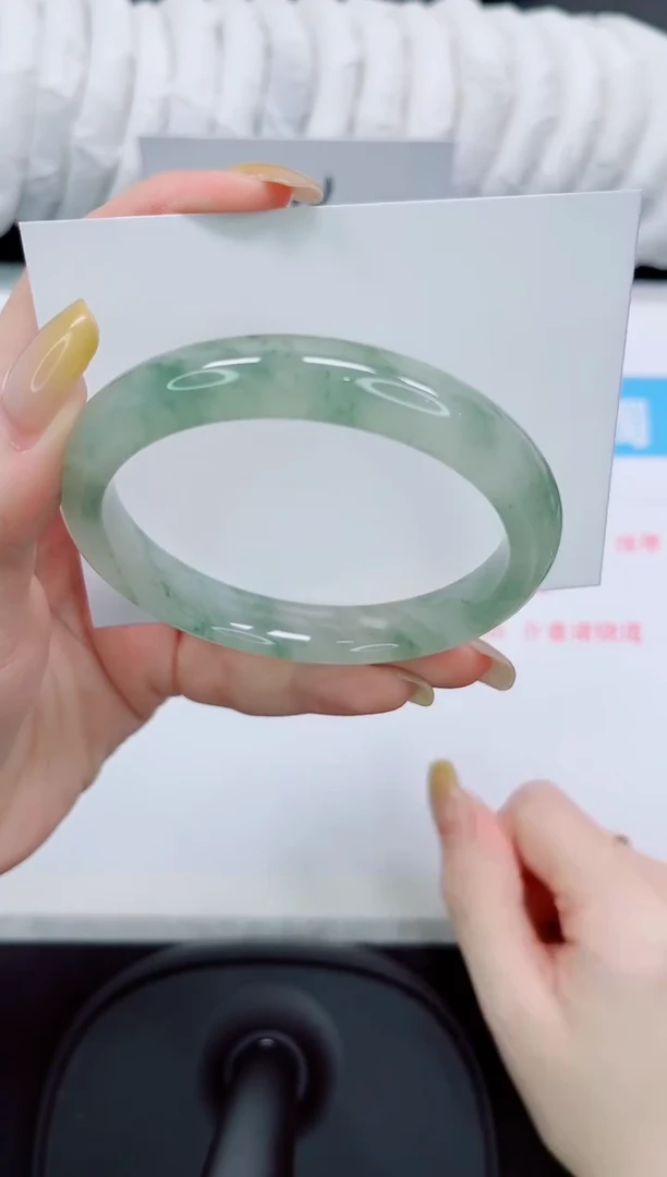 石英质玉手镯未镶嵌100