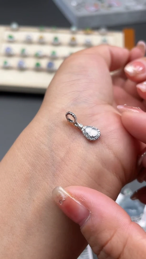 【闪购商品】翡翠挂件18K金镶嵌JY252106