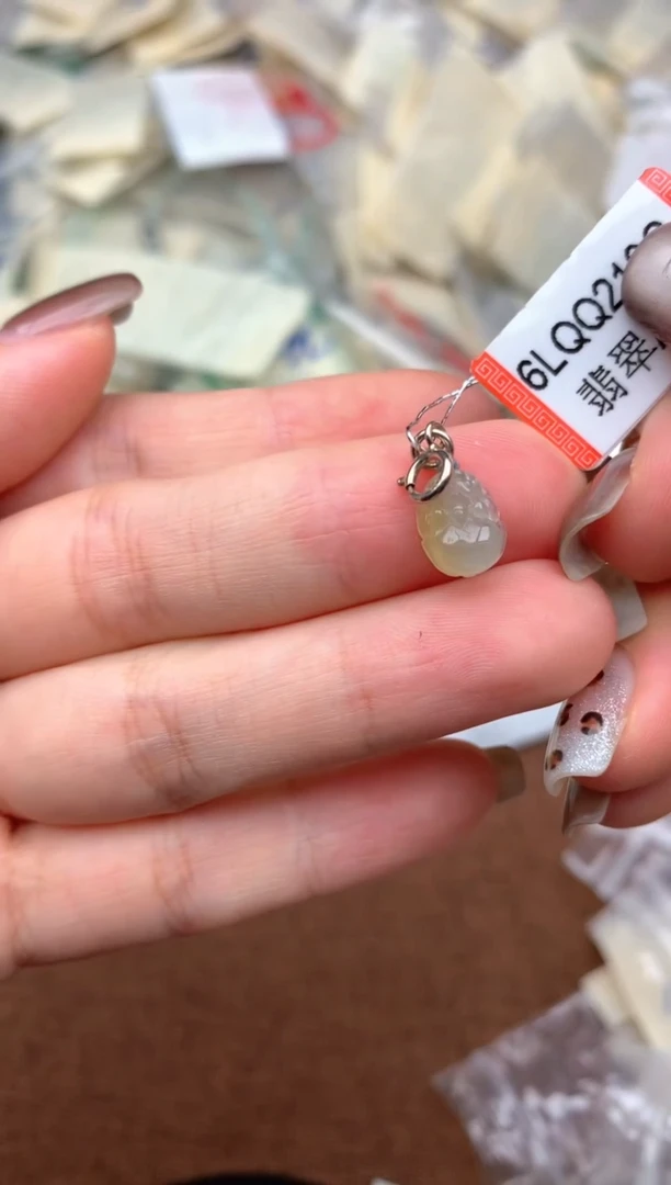 未镶嵌挂件翡翠—