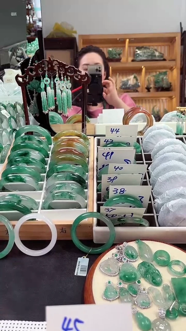 未镶嵌非洲翠石英质玉非洲翠