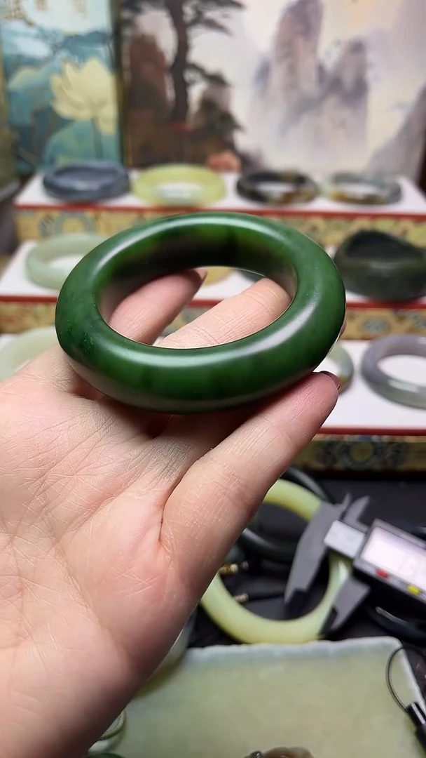 未镶嵌手镯和田玉俄碧籽辣阳绿54