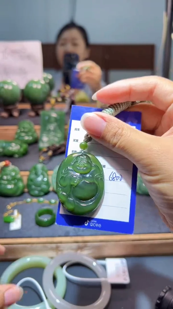 颈饰未镶嵌和田玉（碧玉）1