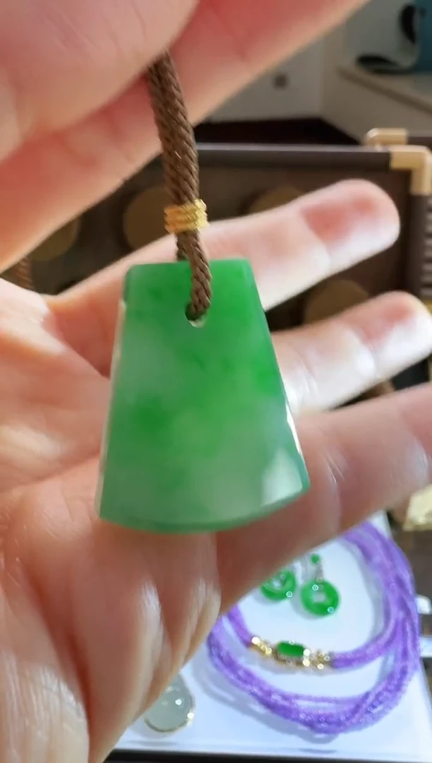 颈饰未镶嵌翡翠吊坠