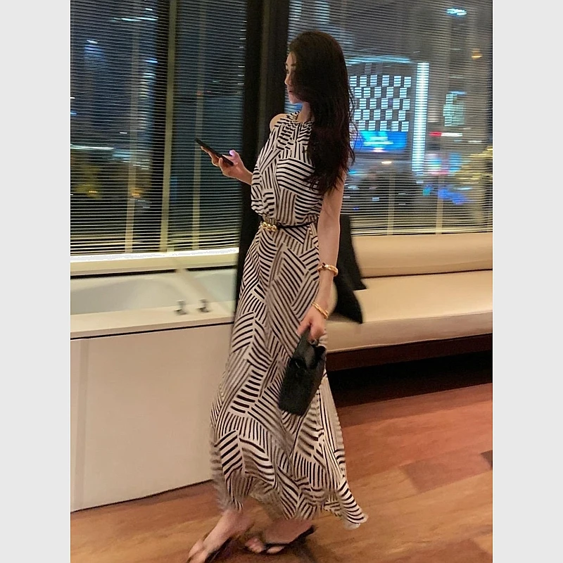 2025夏季法式高级感上流社会气质小众不撞款收腰黑白斑马纹连衣裙