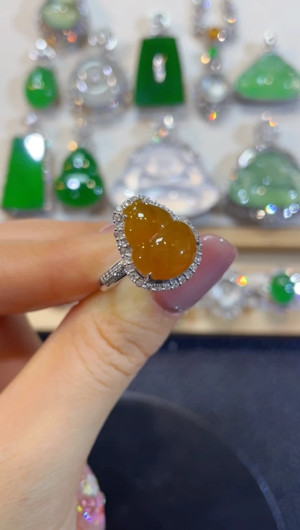 颈饰18K金镶嵌翡翠团购62