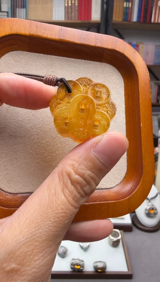 琥珀颈饰未镶嵌吉语佩