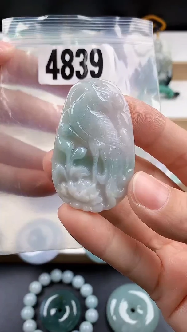 颈饰未镶嵌翡翠天然翡翠吊坠挂件