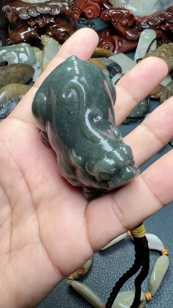 和田玉未镶嵌把件-