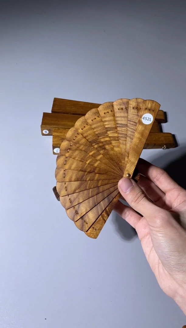 【闪购商品】金丝楠木雕452号10cm金丝楠迷你扇