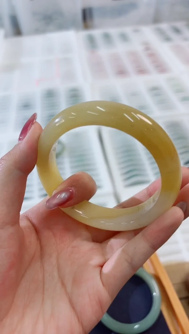 未镶嵌手镯石英质玉146-58HU