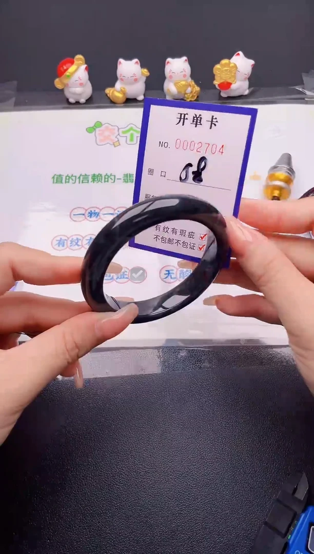 翡翠手镯未镶嵌翡翠手镯未镶嵌