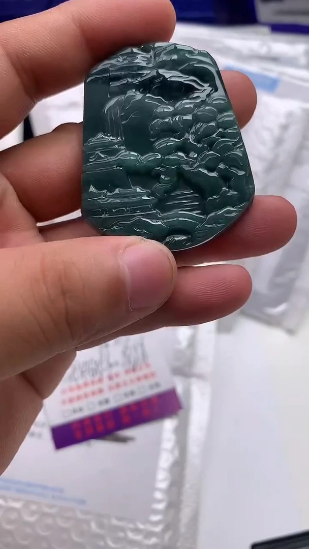 翡翠未镶嵌颈饰山水牌