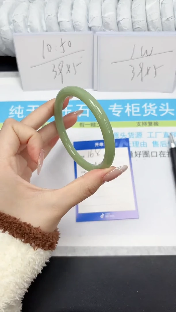【闪购商品】石英质玉手镯未镶嵌168-63.1