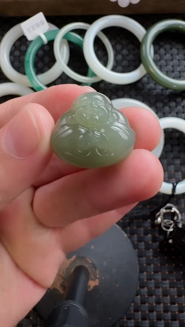 颈饰未镶嵌和田玉抱抱佛