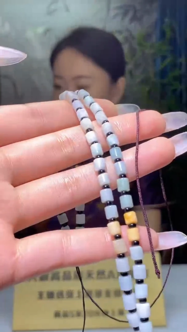 翡翠未镶嵌颈饰雕刻