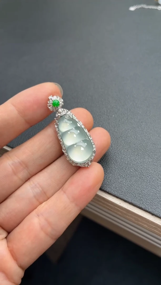 颈饰18K金镶嵌翡翠天然翡翠A货