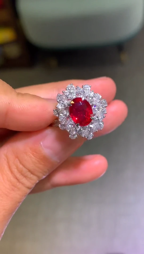 18K金镶嵌戒指红宝石小**L2.04CT