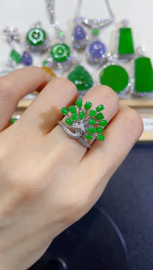 颈饰18K金镶嵌翡翠团购7