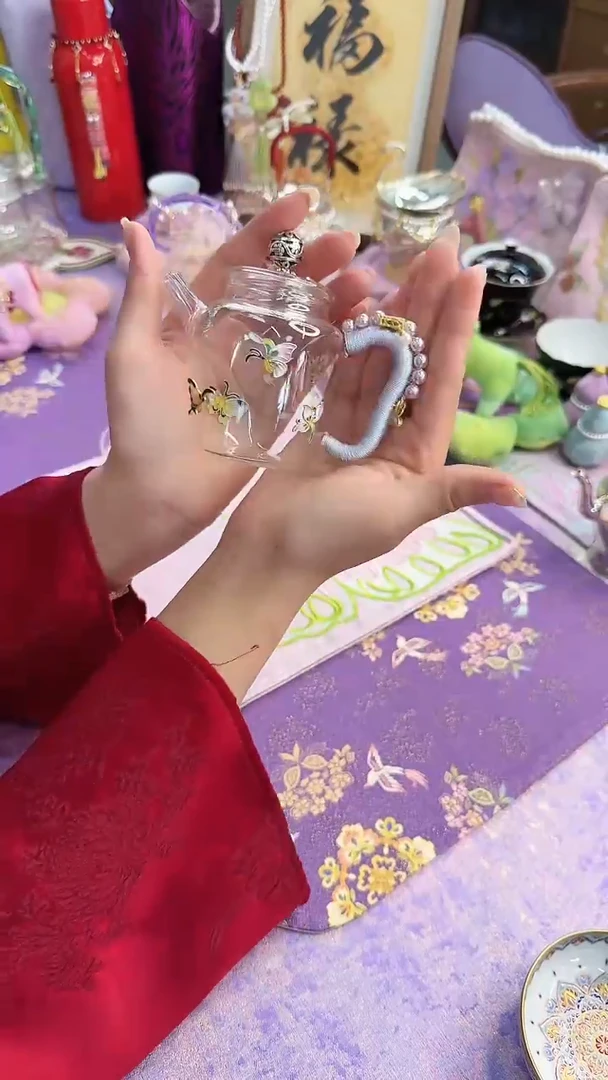 65掐丝蝴蝶玻璃壶