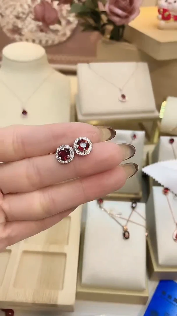 未镶嵌耳饰石榴石耳钉