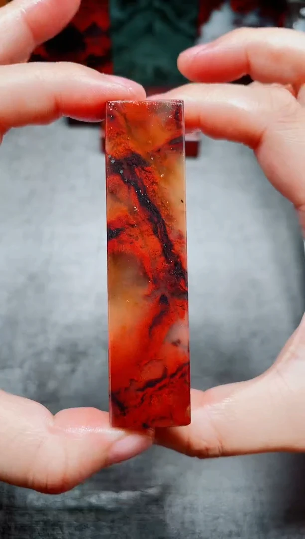 玉桂林鸡血玉石素章2.0左右红8