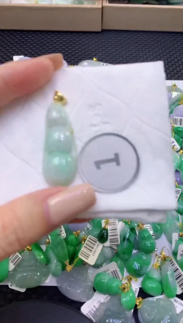 颈饰未镶嵌翡翠天然缅甸翡翠A货