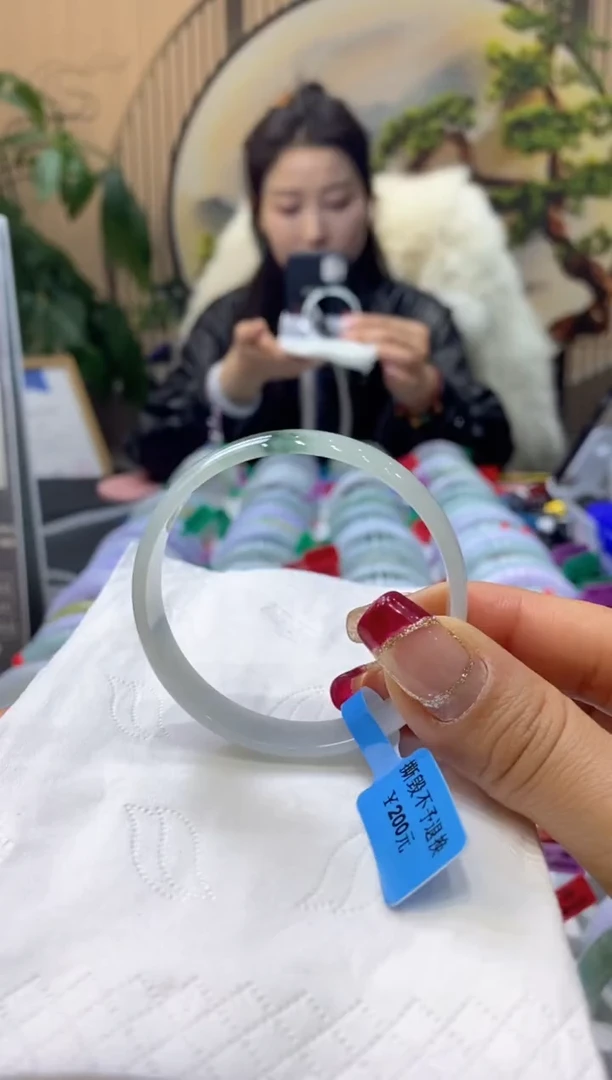 【闪购商品】翡翠手镯未镶嵌99913495