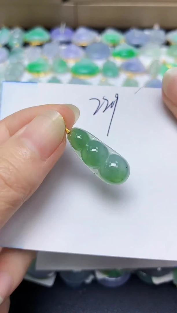 翡翠未镶嵌颈饰天然缅甸翡翠A货