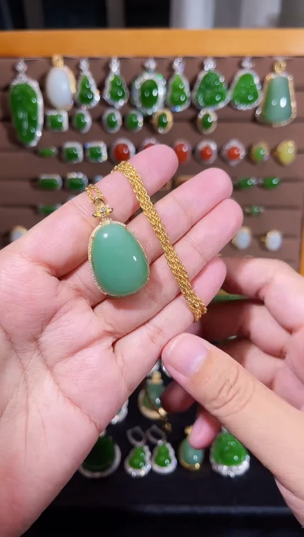 【闪购商品】和田玉吊坠18K金镶嵌粉青瓷绿底带冰厚金镶嵌吊坠