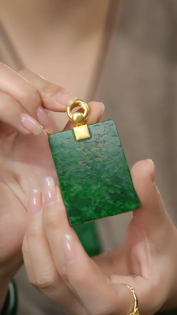 颈饰18K金镶嵌翡翠@HM008122316@