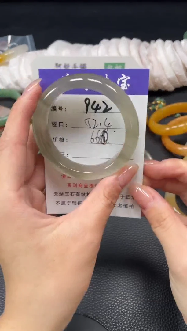 未镶嵌手镯石英质玉尔*。52