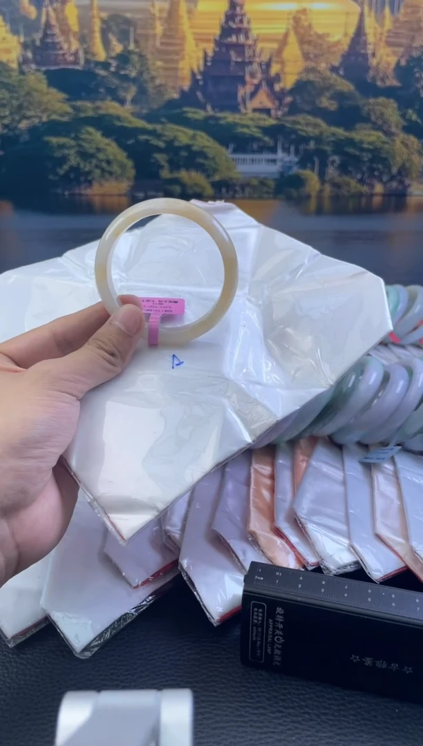 未镶嵌手镯翡翠l****记1