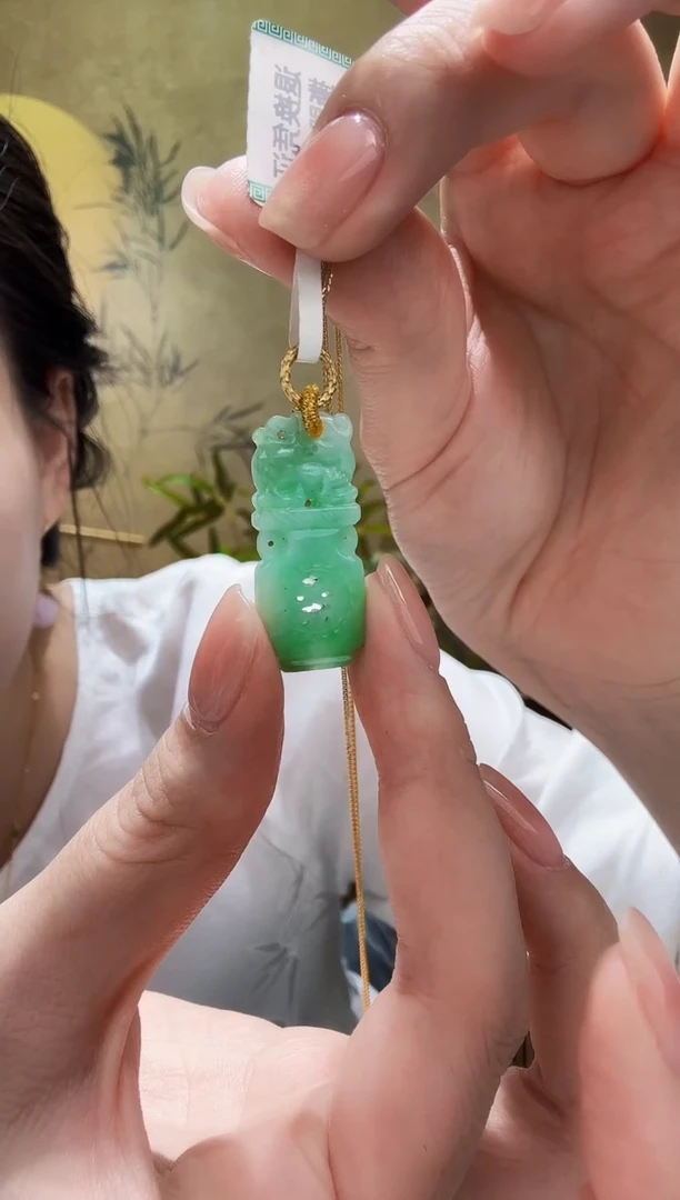 颈饰未镶嵌翡翠吊坠
