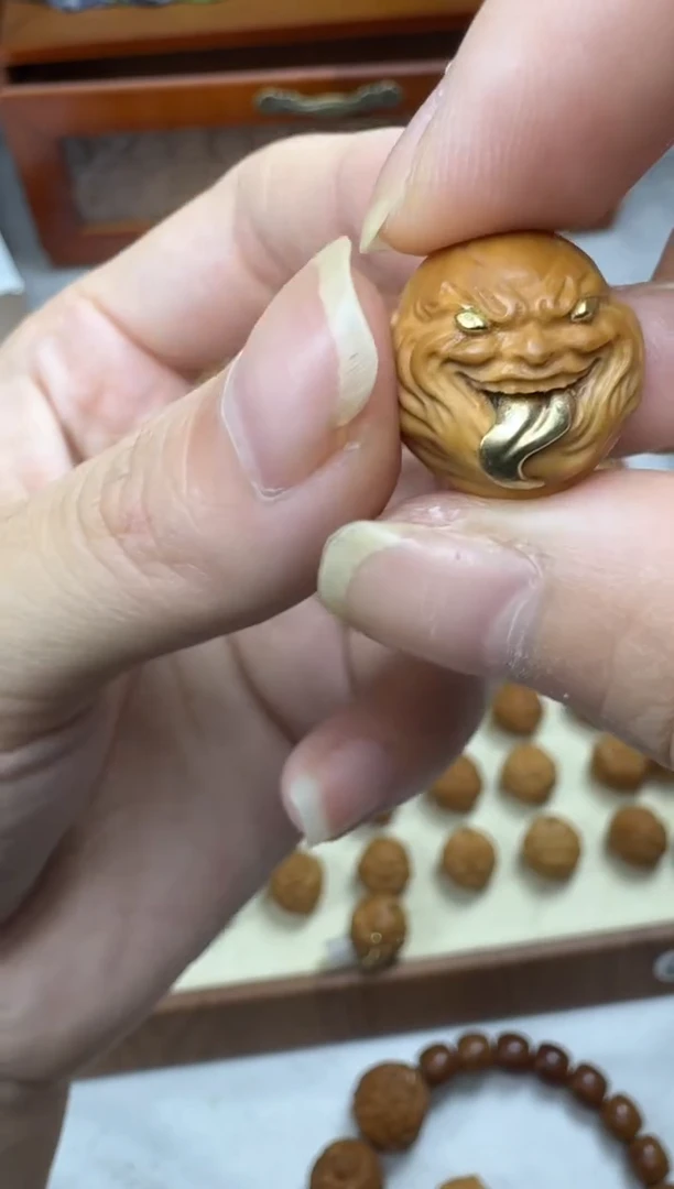 吊坠猴头核桃舔僧福利