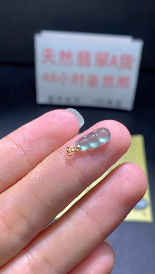 翡翠18K金镶嵌颈饰翡翠吊坠