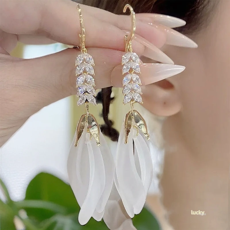 铜合金亚克力耳饰 玉兰花耳环小众设计潮流气质甜美长款花瓣流苏