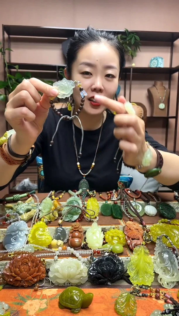 未镶嵌岫玉吊坠多样性发货发其中之一