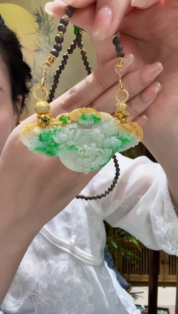 颈饰未镶嵌翡翠吊坠